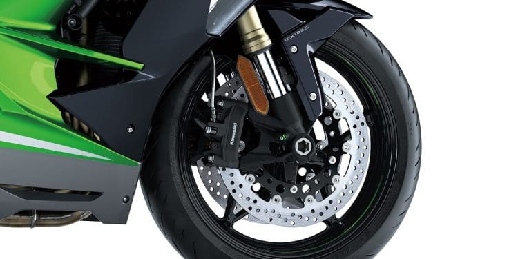 Kawasaki movida a hidrogénio exibiu-se durante as 8 Horas de Suzuka