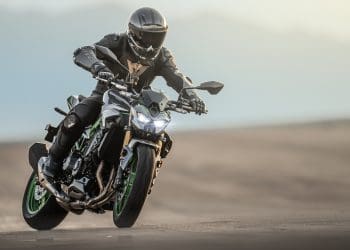 Kawasaki Z900, supernaked de cara lavada para 2025