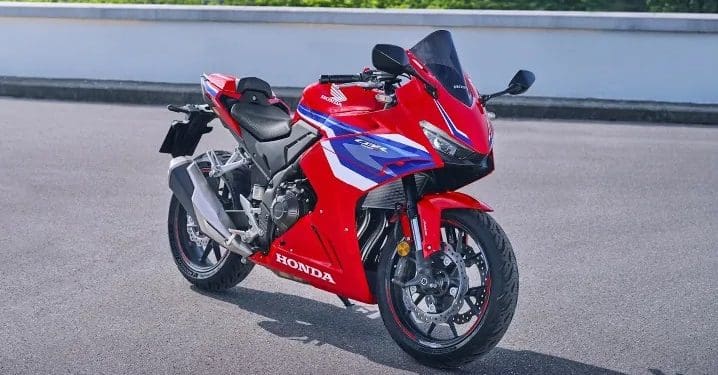 Pode a Honda estar a preparar o lançamento de uma CBR400R de quatro cilindros?!
