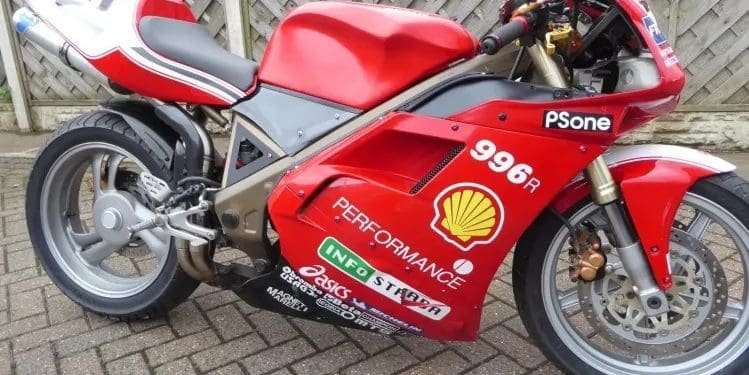 Nem tudo o que parece é: Uma (má) imitação de uma Honda disfarçada de Ducati