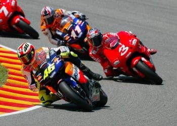 Uccio Salucci recorda os embates entre Valentino Rossi e Biaggi: ‘Era a rivalidade mais bonita, saudável e autêntica’