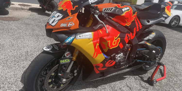 Oportunidade única: Yamaha R1, que alegadamente já pertenceu a Miguel Oliveira, à venda