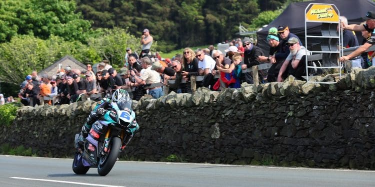 Dia histórico na Ilha de Man: Michael Dunlop igualou recorde de vitórias