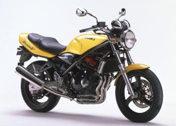 Bandit 250V – uma clássica com motor de 4 cilindros e 250cc