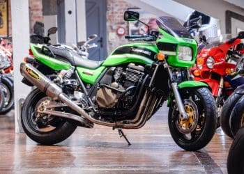 Kawasaki ZRX1200 – último modelo equipado com motor Ninja que cumpria os regulamentos das emissões
