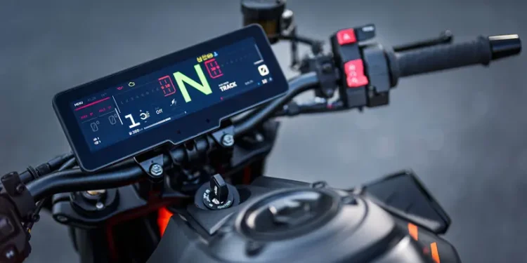 KTM revela inovadores ecrãs TFT para motos de 2025