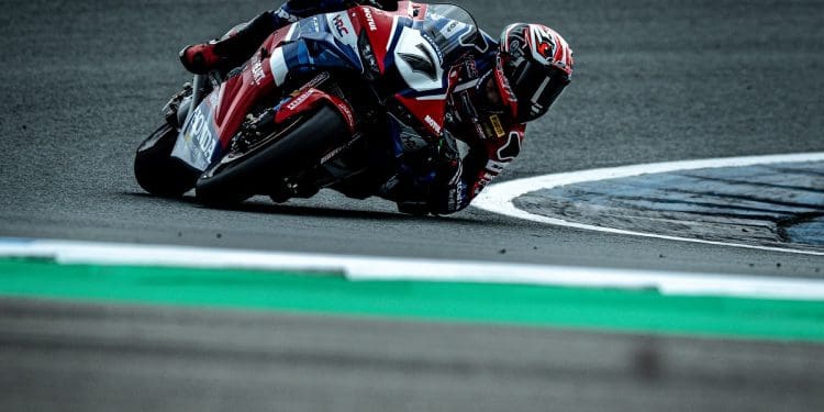 Iker Lecuona lesiona-se e falha corrida 1 do WSBK em Assen