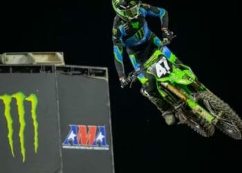 Levi Kitchen vence em Anaheim, no AMA 250SX Oeste, e iguala Jordon Smith no campeonato