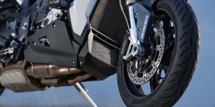 Os novos pneus Roadtec 02 da Metzeler – “dois pneus num só”