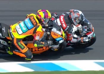 Vídeo: Taco a taco entre Arón Canet e Fermín Aldeguer na última volta em Phillip Island