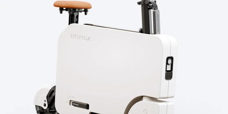 Honda com patente em «mala» com motor e três lugares, para os pais, denominado «MotoCompacto»