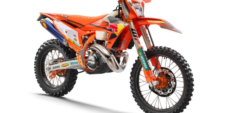 KTM 300 XC-W Factory Edition 2025: A rainha do Hard Enduro