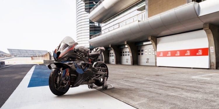 Ensaio – BMW M 1000 RR – (M)uito Carbono