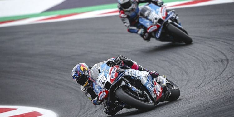 Miguel Oliveira teve interação curiosa com Miller, ao recordar a corrida em Misano em 2015 e reafirma: ‘Não ia trocar por causa de umas gotas’