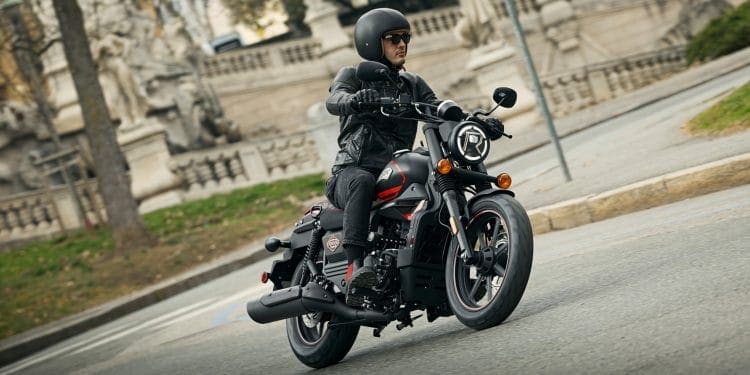 UM Motorcycles Renegade Vegas, uma cruiser que promete confiança e conforto