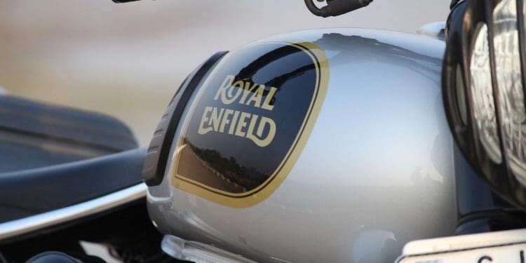 Nova Royal Enfield Shotgun 350 vista a testar outra vez