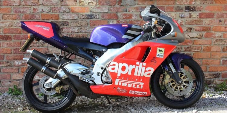 A icónica Aprilia RS250: A lenda das duas rodas que marcou a década de 90