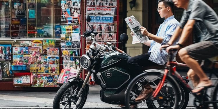 Super Soco TC: Linhas clássicas e elegância são a «cara» desta moto elétrica
