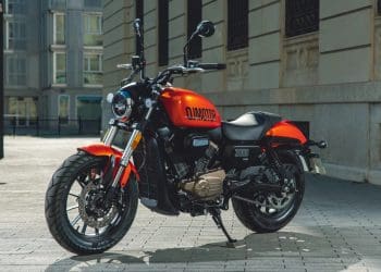 QJ Motor SRV 300: Um toque de estilo numa custom bem peculiar