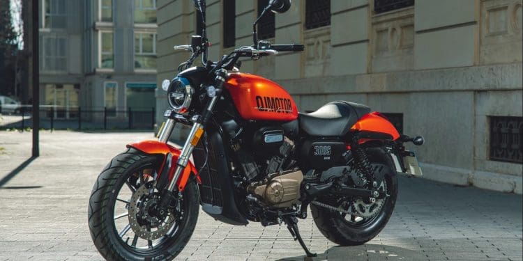 QJ Motor SRV 300: Um toque de estilo numa custom bem peculiar