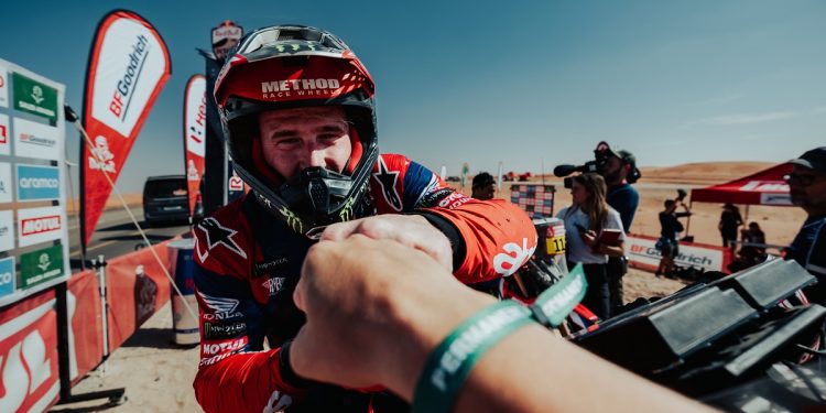 Vídeo – A chegada de Ricky Brabec ao bivouac como vencedor do Dakar 2024