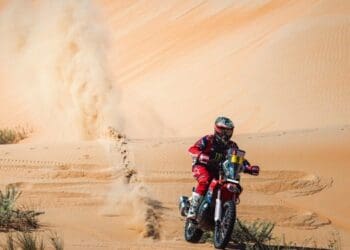 Ricky Brabec na liderança virtual do Dakar durante a etapa maratona