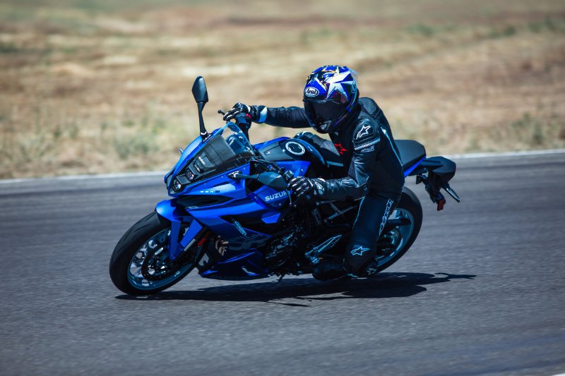 Suzuki GSX-8R: Uma moto desportiva de alta performance em campanha