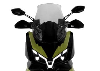 A scooter de aventura ADX 300 da SYM está preparada para explorar