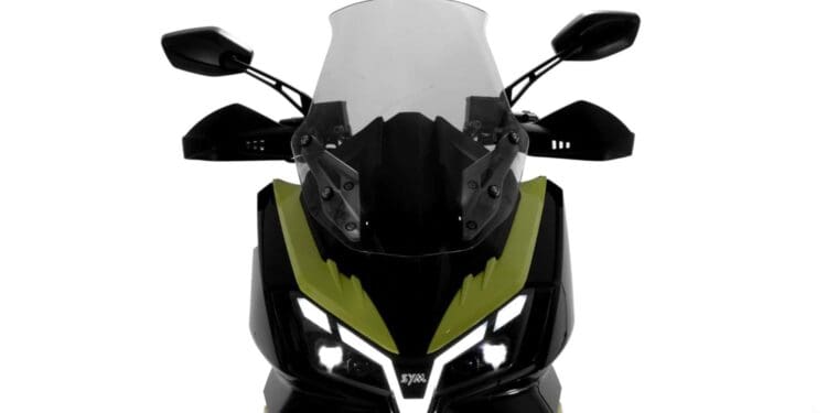 A scooter de aventura ADX 300 da SYM está preparada para explorar