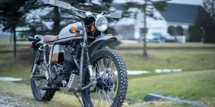 Janus Gryffin 450, simplicidade numa scrambler à moda antiga, plena de elegância