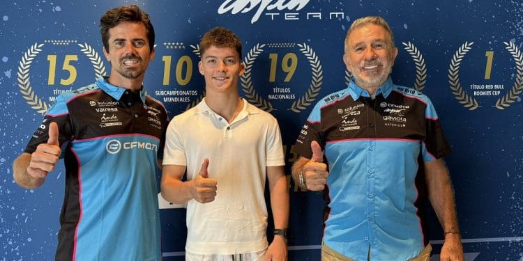 Daniel Holgado junta-se ao rival David Alonso na Aspar e sobe ao Moto2 em 2025
