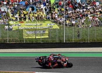 Aprilia reconhece que dois pilotos novos não é ideal, mas vinca: ‘Tens de lutar pelo campeonato’