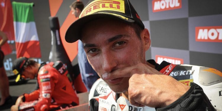 Toprak Razgatlioglu feliz com vantagem no e sedento de mais vitórias: ‘Preciso de mais duas vitórias para bater o recorde; É o objetivo’