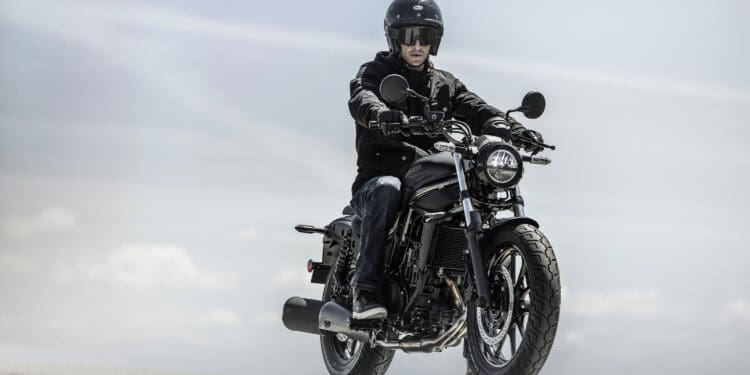 Kawasaki – nova Eliminator 500 – estética marcante e consensual