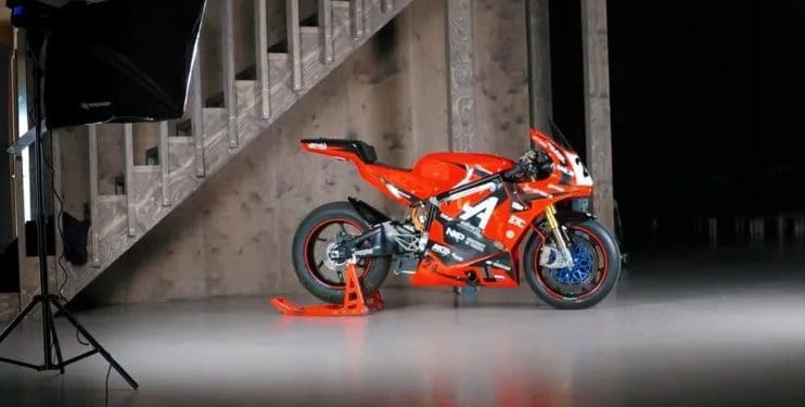Estudantes universitários constroem supermoto elétrica Vector-ST que vai até aos 302 km/h