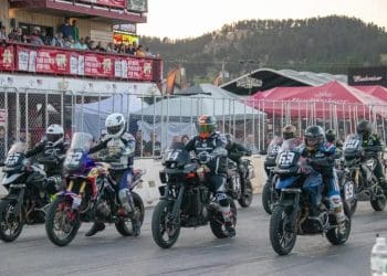 Vídeo: Corridas em motos Adventure? Sim, é possível e até já houve uma estreia nos EUA