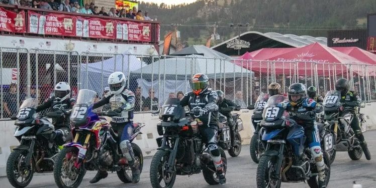 Vídeo: Corridas em motos Adventure? Sim, é possível e até já houve uma estreia nos EUA