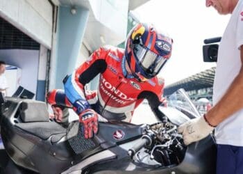 Honda apresenta novas asas aerodinâmicas no shakedown de Sepang