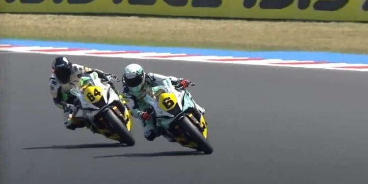 Assim sim! María Herrera vence corrida plena de emoção e incerteza após ultrapassagem a Sara Sanchez na última curva e faz dobradinha