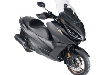 A Zontes lança a nova Maxi-Scooter E125 para condutores principiantes em Espanha