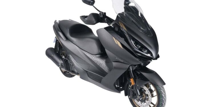 A Zontes lança a nova Maxi-Scooter E125 para condutores principiantes em Espanha